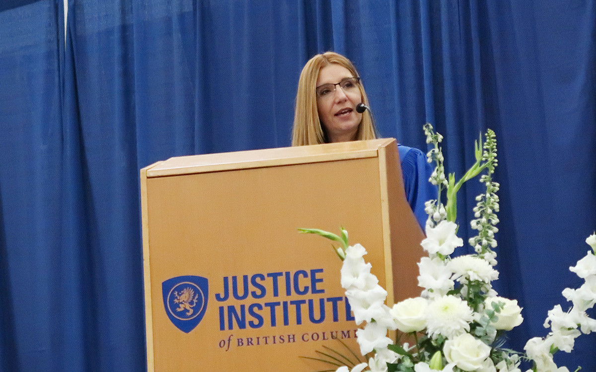 Student Speaker Cindy Earle addresses the graduating class at the morning ceremony of 2022 Spring Convocation.