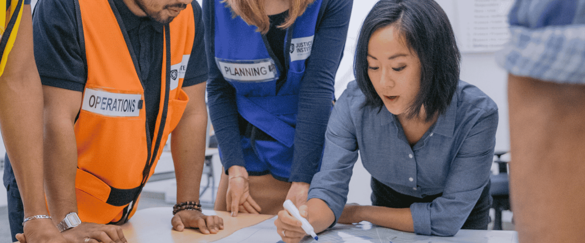 Emergency manager leading in an emergency simulation