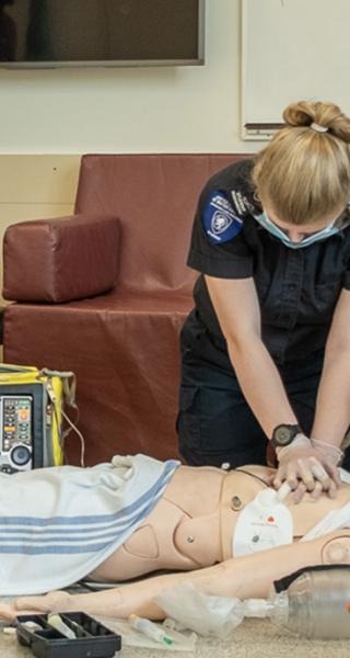 Advanced Care Paramedic students practising.