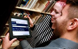 JIBC students at the library