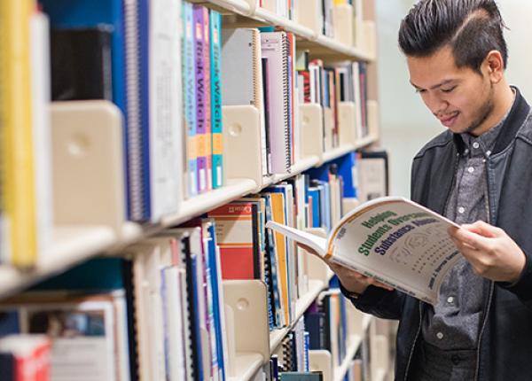 JIBC student at the Library