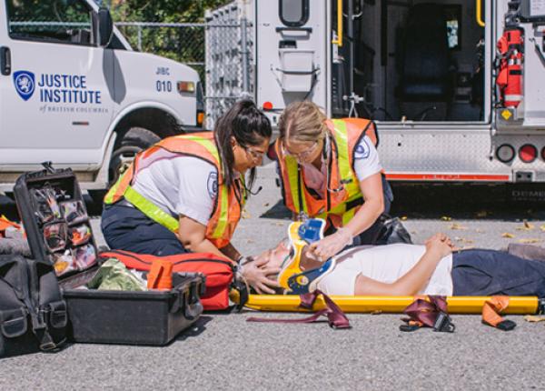 JIBC paramedicine students training